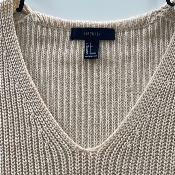 V-neck chunky knitted sweater - Picture 3 of 4